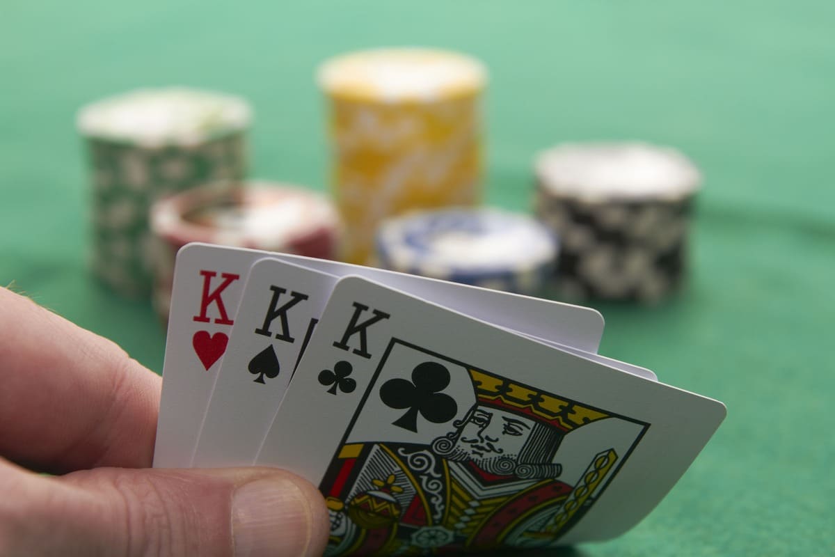 Mẹo Và Kinh Nghiệm Chơi Poker 3 Lá tại Zomclub